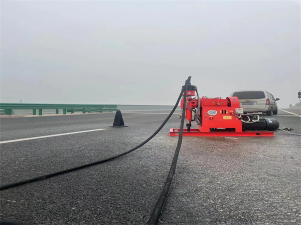 嵩明马路路基路面开裂下沉注浆加固灌浆